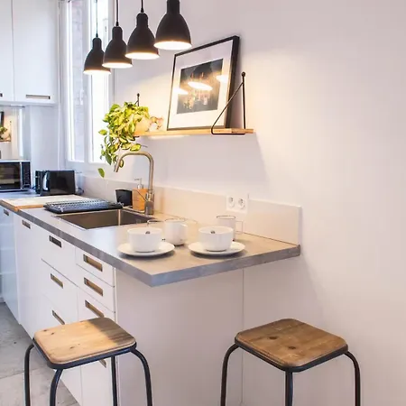 A 5 Minutes De La Place De La Nation, Studio, Paris, Rive Gauche Апартаменты Париж